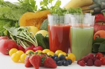 Homemade colon cleanse - drinking juices of fruits and vegetables.